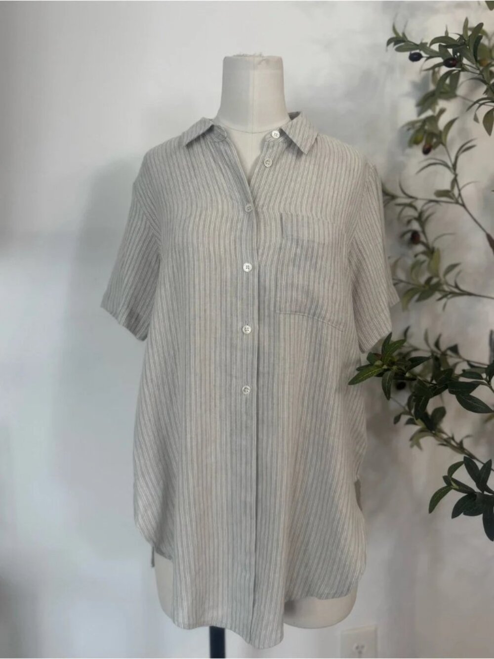 Theory Haydena Stripe Linen Blend Button Front Gray White Short Sleeve Blouse